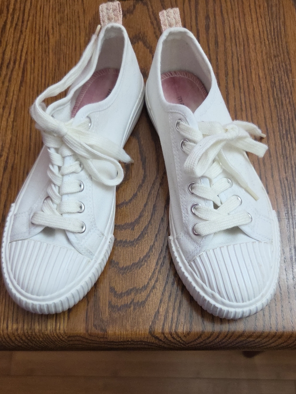 Gently Used Maurices Women's Size 6M White Canvas Lace-Up Sneakers